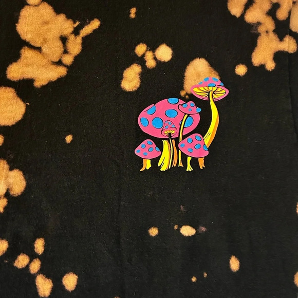 A. Lab Magic Mushrooms T-Shirt - Picture 3 of 7